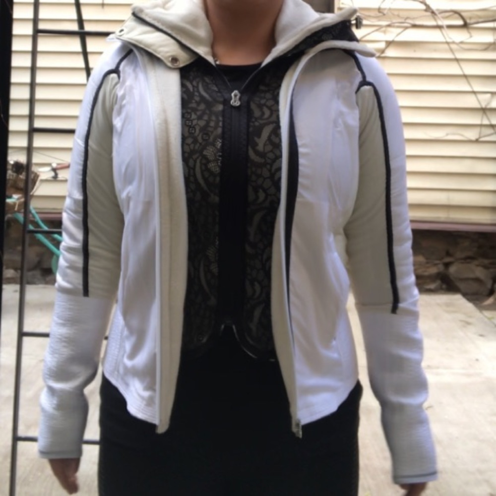 Lululemon off white lace jacket size 6 NWT
